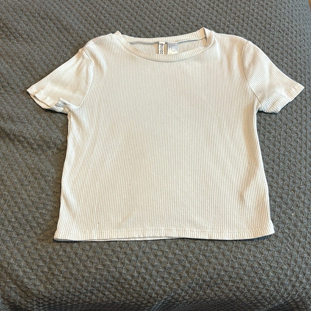 Divided H&M White Cropped Tee